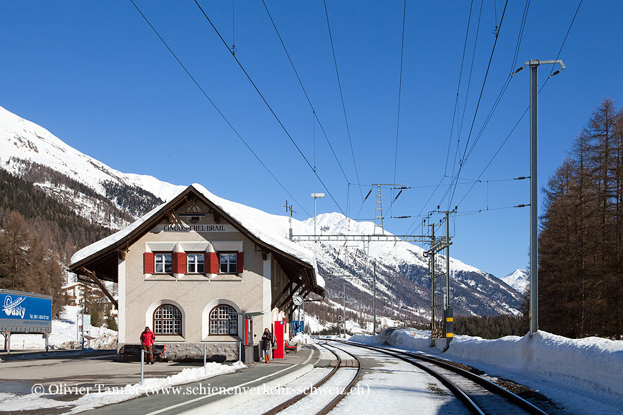Bahnhof "Cinuos-chel-Brail"