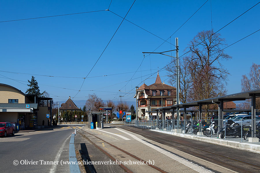 Bahnhof "Ins ASM"