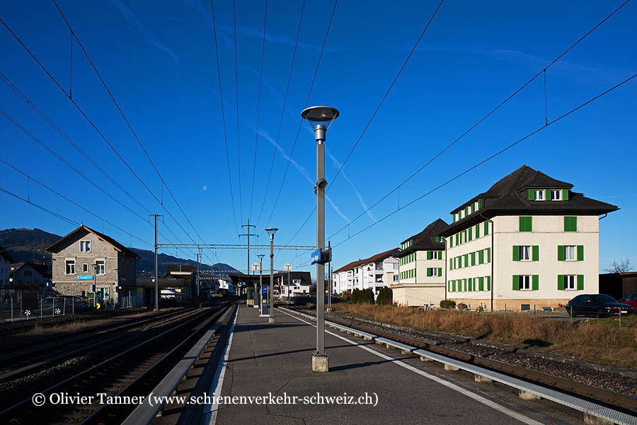 Bahnhof "Siebnen-Wangen"