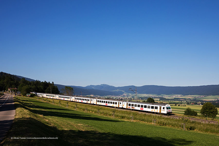 Kamblyzug aus EW III Wagen als RegioExpress La Chaux-de-Fonds – Neuchâtel – Bern