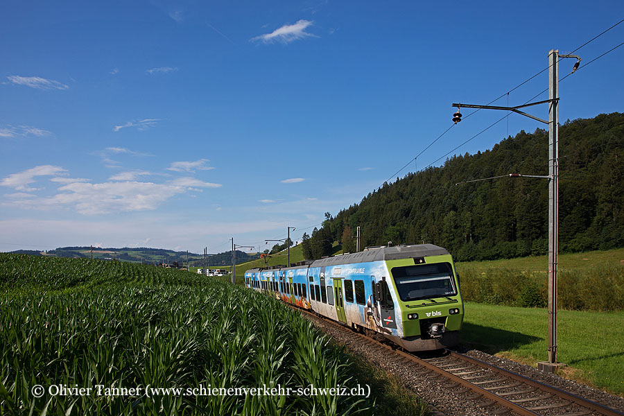 RABe 525 015 ’’Gurtenbahn’’ als S42 Hasle-Rüegsau – Konolfingen