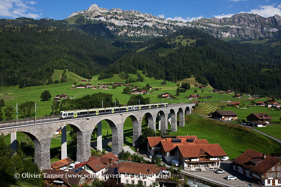 RABe 535 103 und ein weiterer RABe 535 als RE Brig – Spiez – Bern