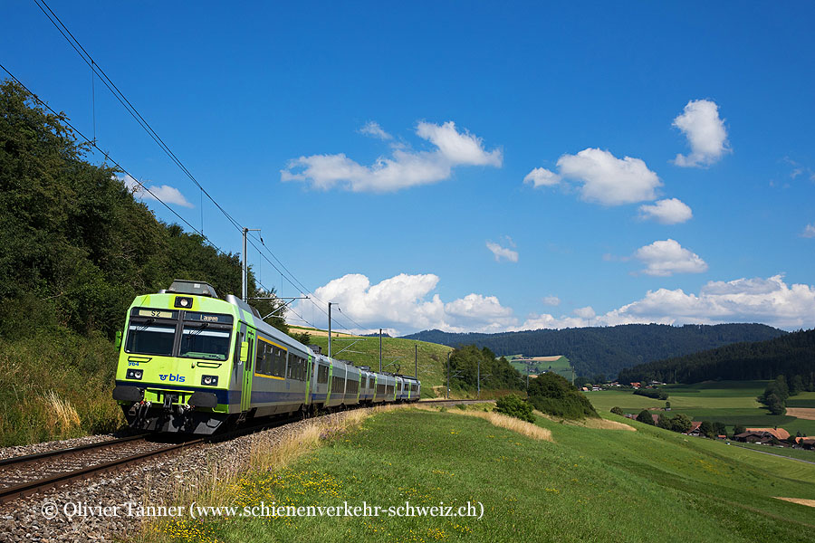 Nahverkehrspendelzug mit RBDe 565 724 als S2 Langnau i. E. – Bern – Laupen