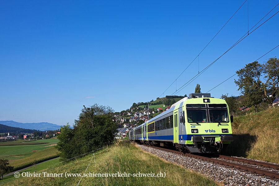 Nahverkehrspendelzug mit RBDe 566 239 als Regio Thun – Konolfingen – Burgdorf – Solothurn