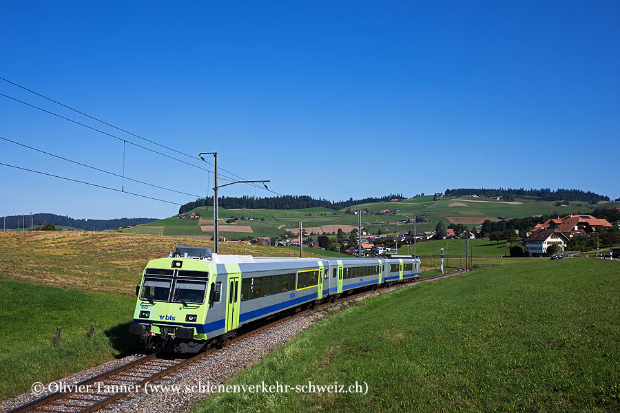 Nahverkehrspendelzug mit RBDe 566 242 als Regio Solothurn – Burgdorf – Konolfingen – Thun