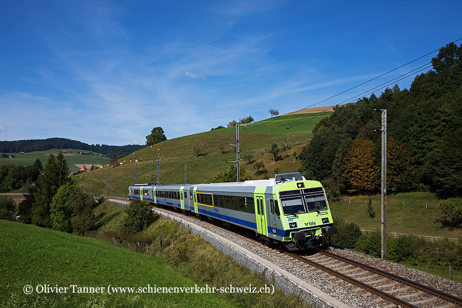 Nahverkehrspendelzug mit RBDe 566 242 als Regio Solothurn – Burgdorf – Konolfingen – Thun