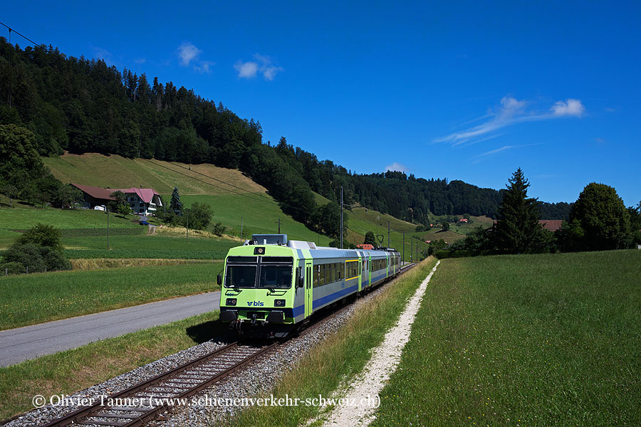 Nahverkehrspendelzug mit RBDe 566 231 als Regio Hasle-Rüegsau – Konolfingen