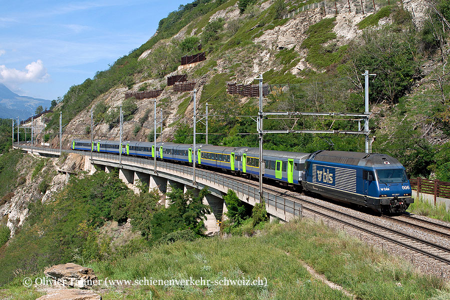 Re 465 006 mit EW III Pendelzug mit Zusatzzug Bern – Brig