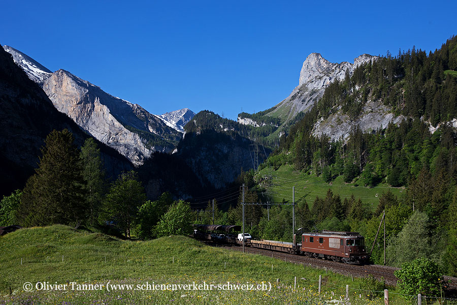 Re 4/4 193 mit BLS Autozug Goppenstein – Kandersteg