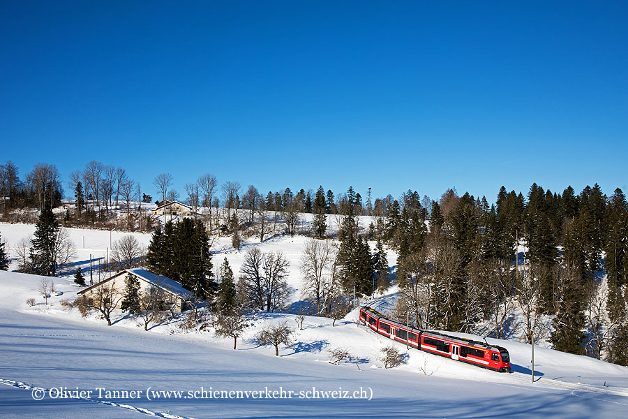 ABe 4/12 671 auf dem Weg nach Glovelier