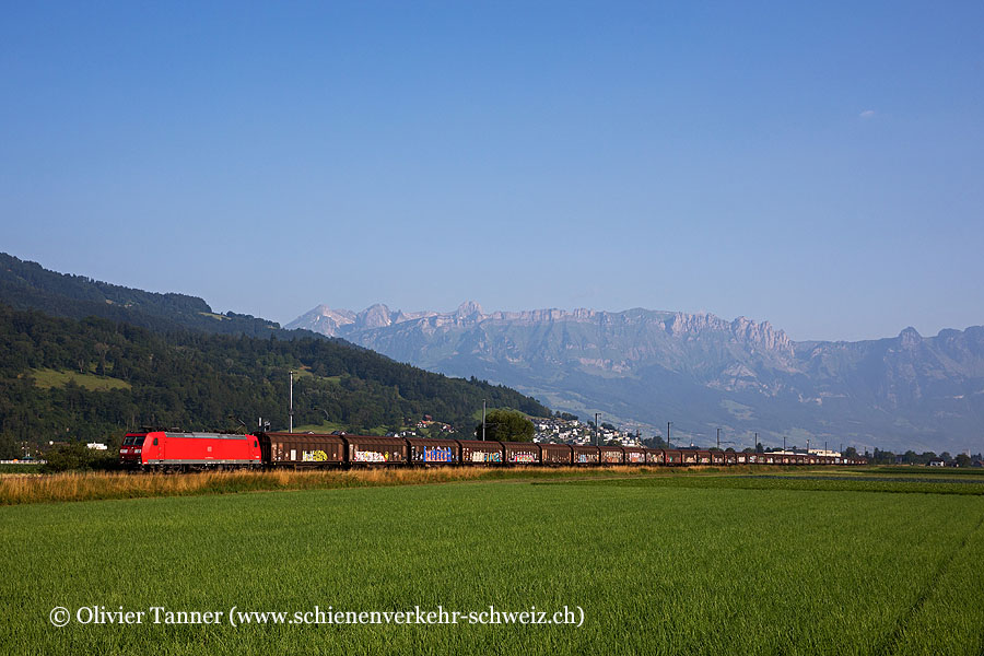 Br 185 138 mit dem RedBull-Zug