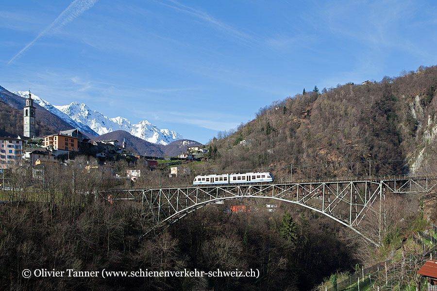 ABe 4/6 54 als Regionalzug Camedo – Locarno auf der wunderschönen Stahlbrücke
