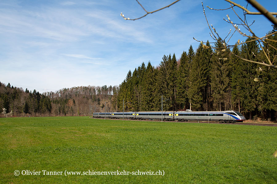 ETR 470 7 auf dem Weg durch das Sihltal nach Mailand