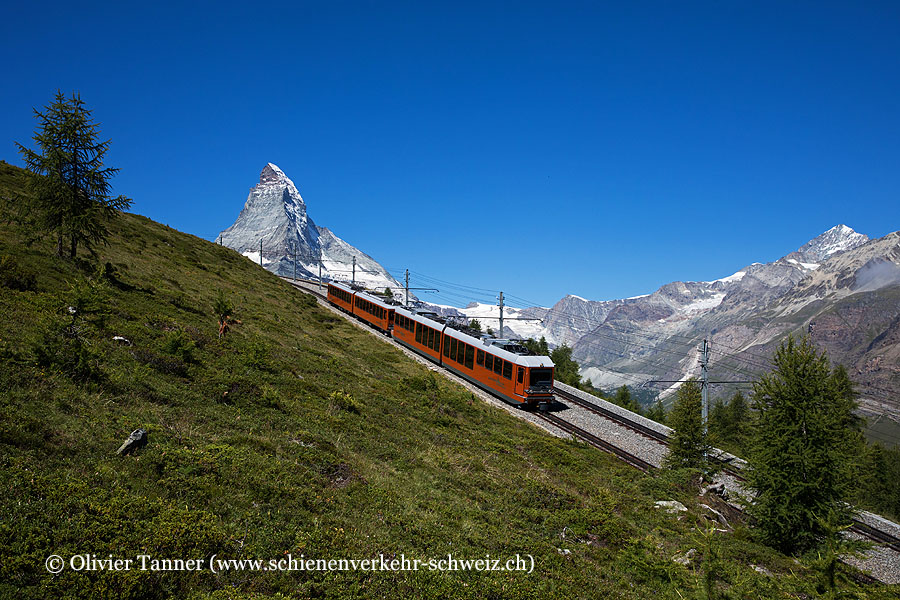Bhe 4/6 3081 und Bhe 4/8 3051 mit Matterhorn im Hintergrund