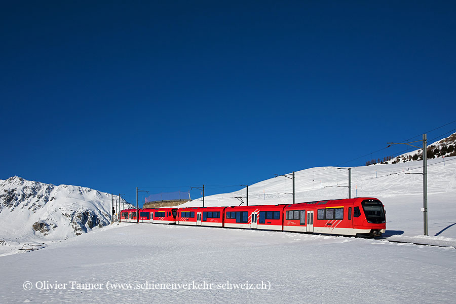 ABeh 8/12 303 und ABeh 8/12 311 als Regio Disentis/Mustér – Andermatt