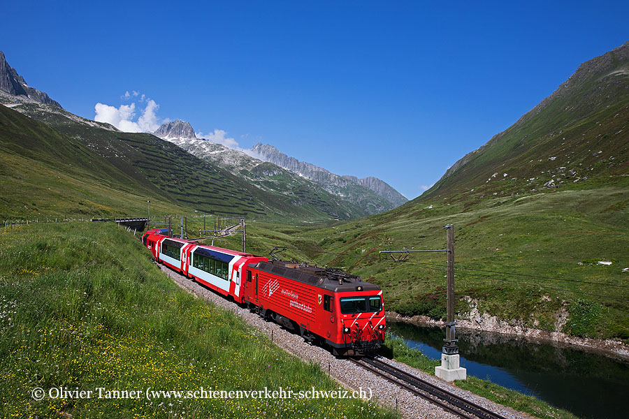 HGe 4/4’’ 102 mit Glacier Express nach Zermatt