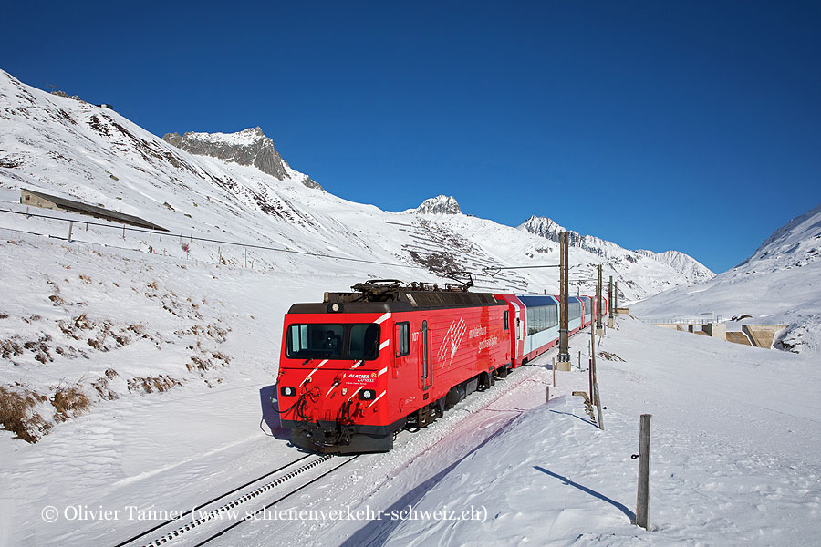 HGe 4/4’’ 107 mit Glacier Express nach Zermatt