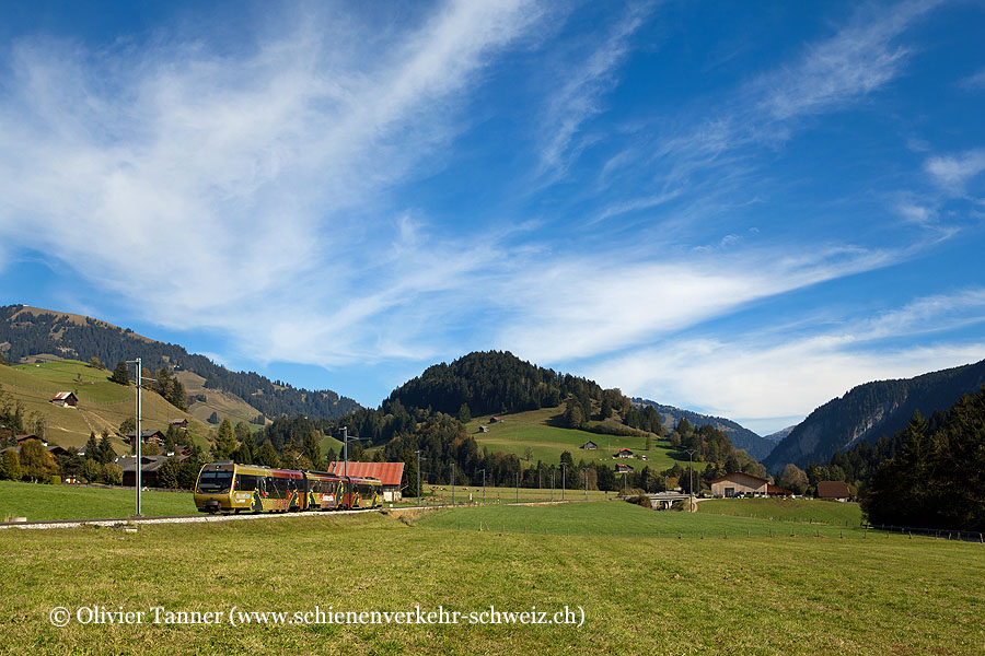 Be 4/4 5004 auf dem Weg nach Rougemont
