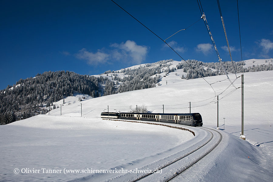 GoldenPass Express am allerersten Betriebstag auf dem Weg nach Montreux