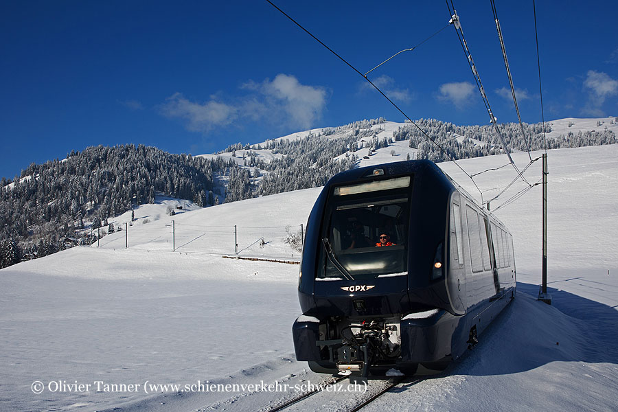 GoldenPass Express am allerersten Betriebstag auf dem Weg nach Montreux
