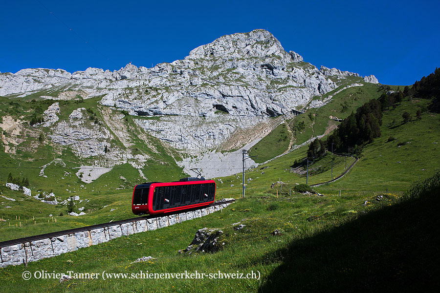 Bhe 2/2 42 auf dem Weg nach Alpnachstad