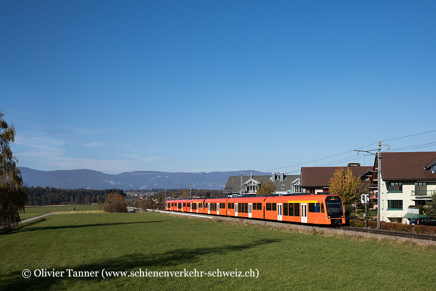 RABe 4/12 27 und RABe 4/12 28 auf dem Weg nach Bern