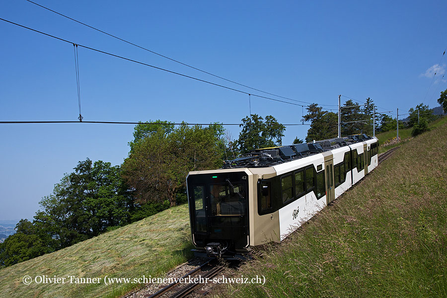 Bhe 2/6 42 auf dem Weg nach Vitznau