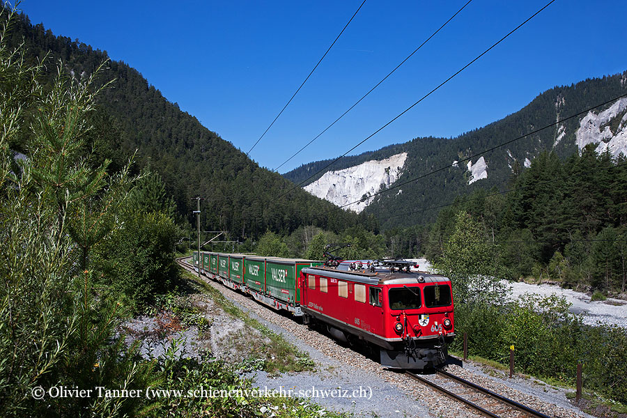 Ge 4/4’ 605 mit dem Valser-Güterzug
