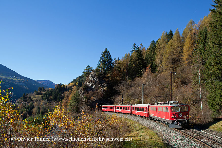 Ge 6/6’’ 704 mit dem Albula-Schnellzug