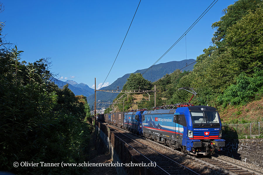 Br 193 522, Br 193 521 und Re 4/4’’ 11335 als Schublok mit einem Transitgüterzug
