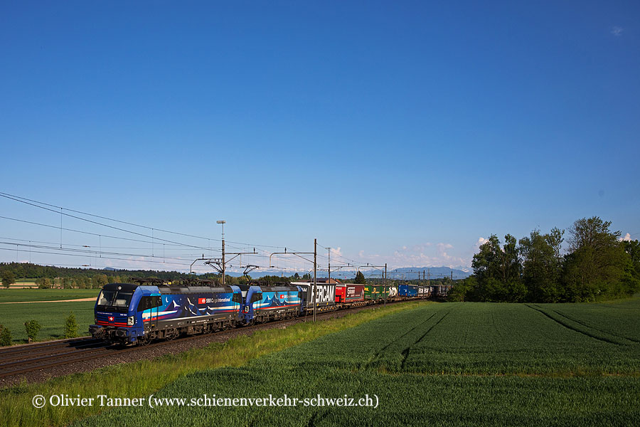 Br 193 532 ’’Nightpiercer’’ und Br 193 527 mit einem Transitgüterzug