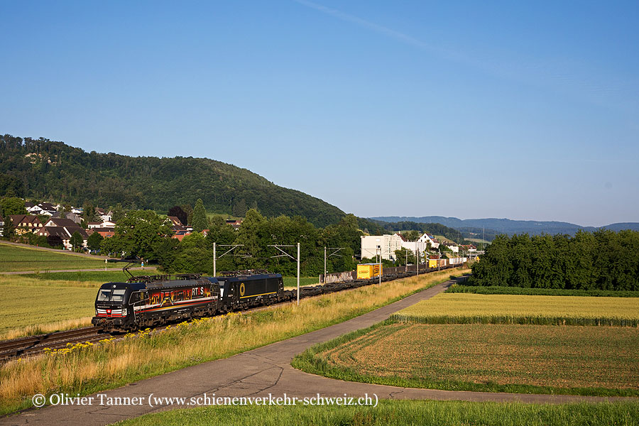 Br 193 701 ’’Ruhrpiercer’’ und ES 64 F4 – 095 mit einem Transitgüterzug