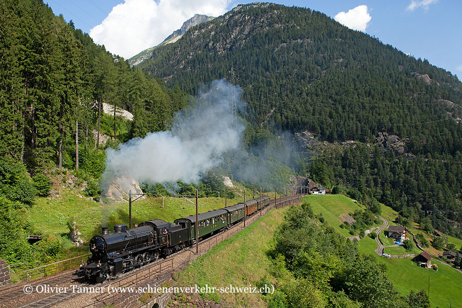 C 5/6 2978 anlässlich Filmfahrten vom SRF mit einem Zug aus den 1930er Jahren