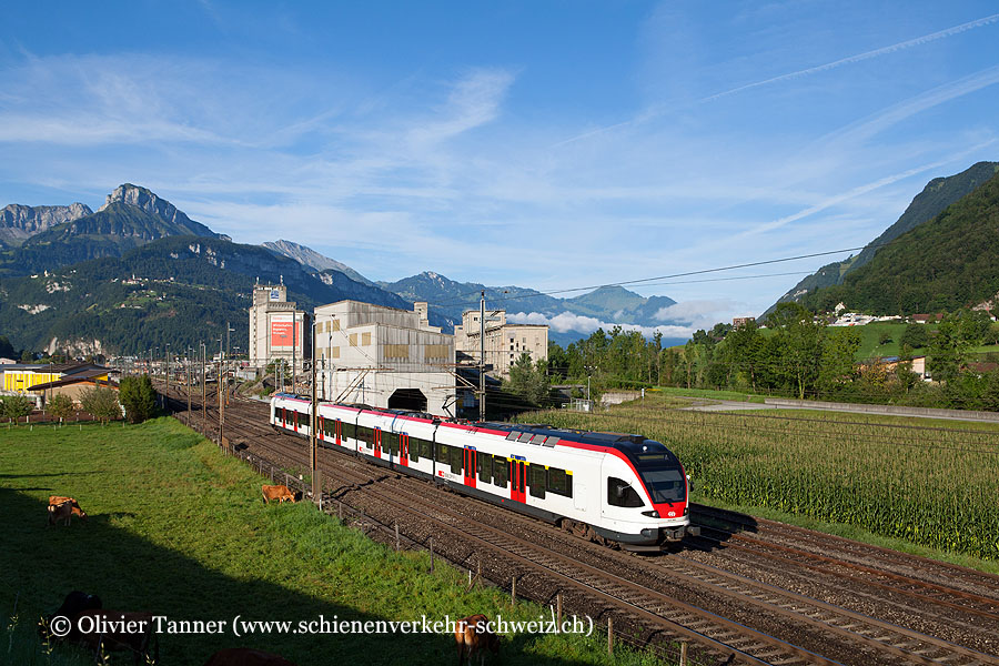 RABe 523 066 als S3 Brunnen – Luzern