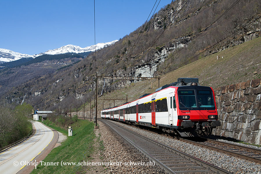 Domino mit RBDe 560 205 wird nach Bellinzona überführt.
