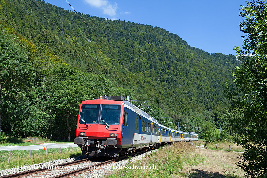 Nahverkehrspendelzug mit RBDe 562 004 als RE Neuchâtel – Pontarlier – Frasne