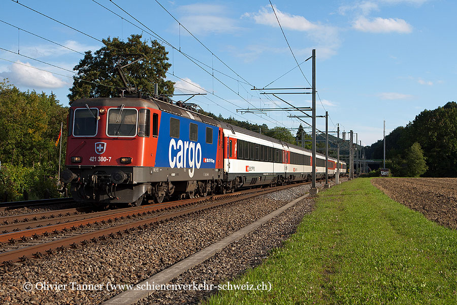 Re 421 380 mit dem EC Zürich – St. Gallen – München