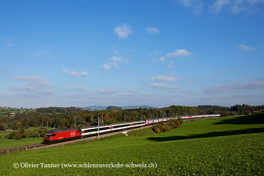 Re 460 100 und Re 460 055 mit IC1 St. Gallen – Zürich – Bern – Genève Aéroport