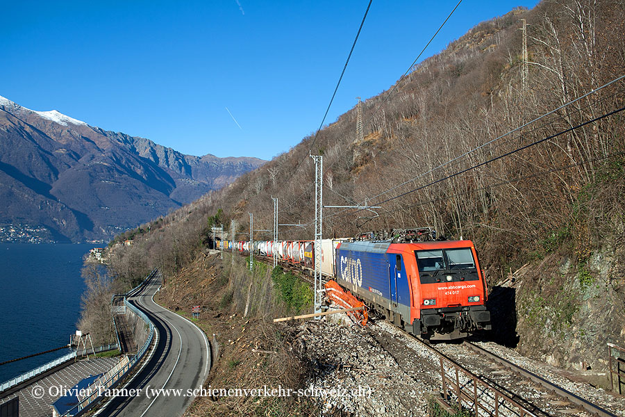 Re 474 017 mit einem Transitgüterzug