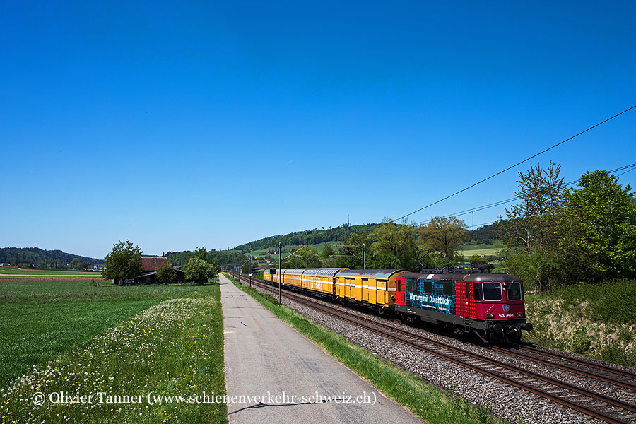 Re 420 345 ’’Wartung mit Durchblick’’ mit einem Postzug Richtung Gossau SG