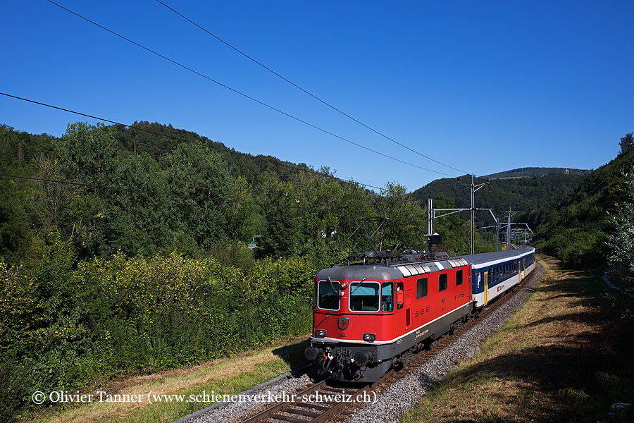 Re 4/4’’ 11121 mit S-Bahn Basel – Delémont