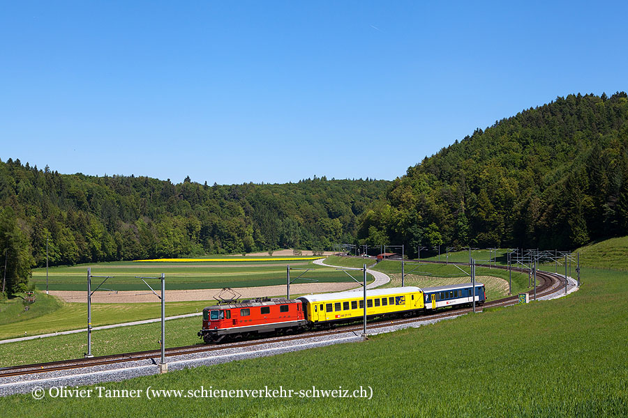 Re 4/4’’ 11122 mit dem neuen Funkmesswagen