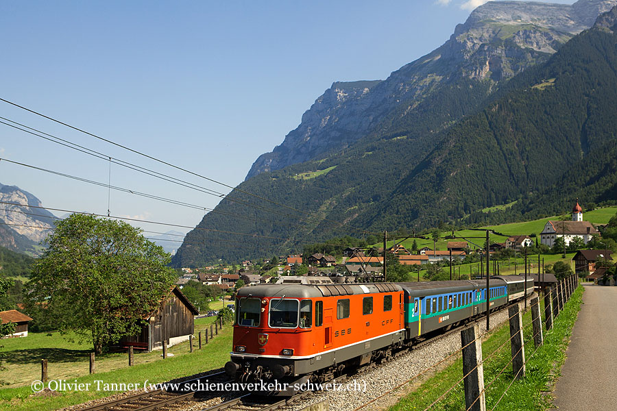 Re 4/4’’ 11126 mit dem Gotthard-IR