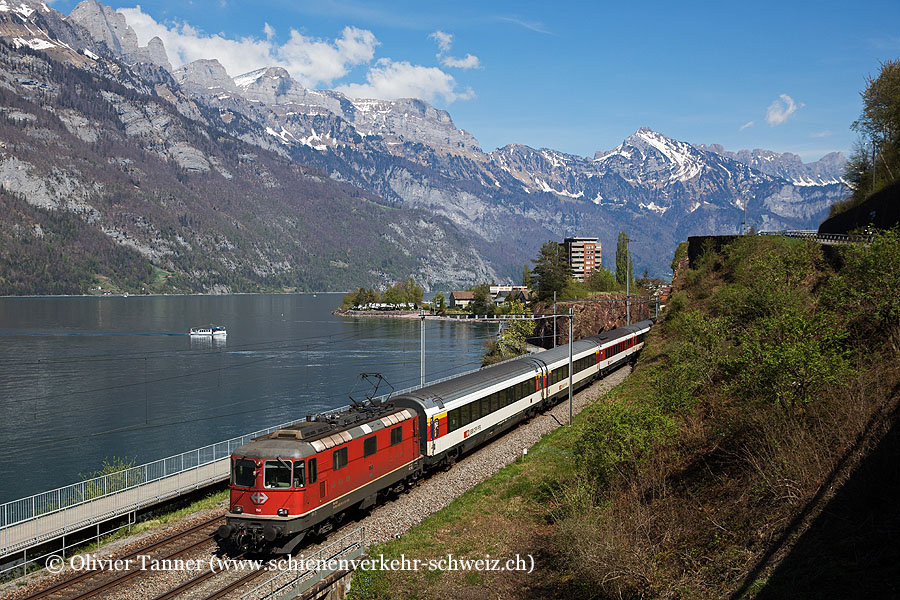 Re 4/4’’ 11141 mit IC3 Chur – Zürich