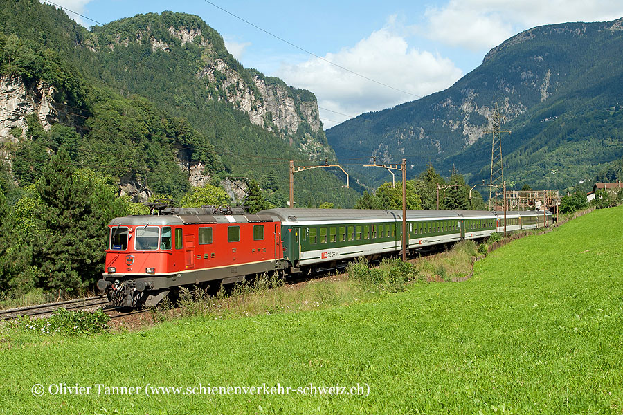 Re 4/4’’ 11221 mit dem Gotthard-IR