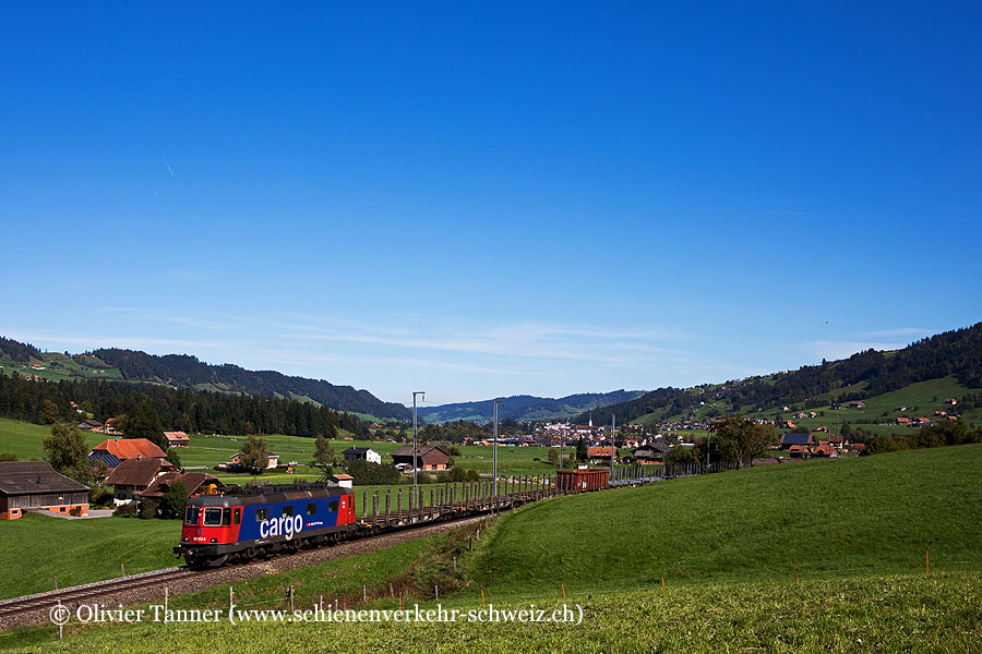 Re 620 012 auf dem Weg von Menznau nach Langenthal. Aufgrund der Baustelle wurde der Zug durch das Entlebuch umgeleitet.