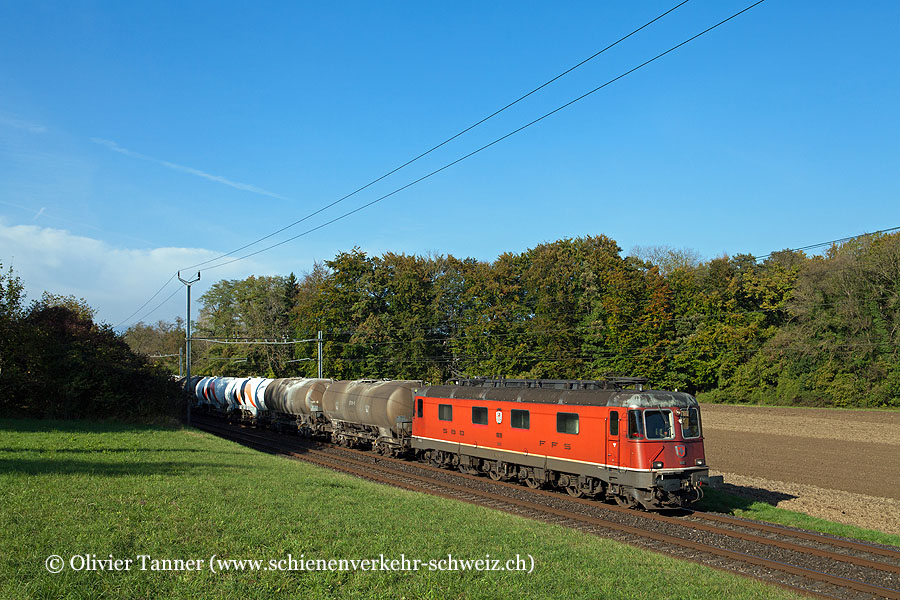 Re 6/6 11619 mit einem Zementzug