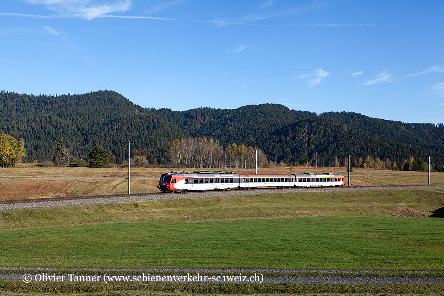 Nahverkehrspendelzug mit RBDe 566 078 als S31 Biberbrugg – Arth-Goldau