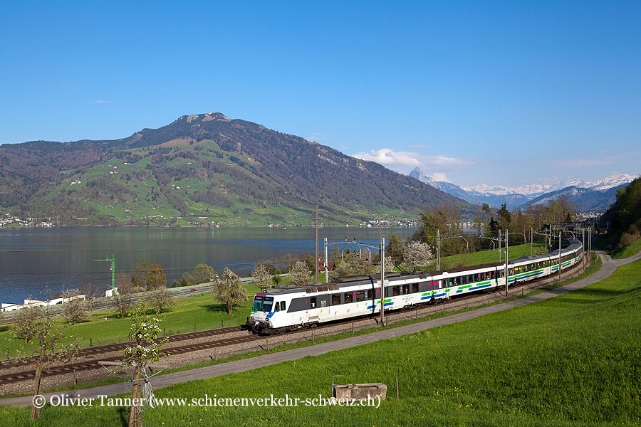 RBDe 561 081 und RBDe 561 084 mit dem Voralpen-Express St. Gallen – Luzern