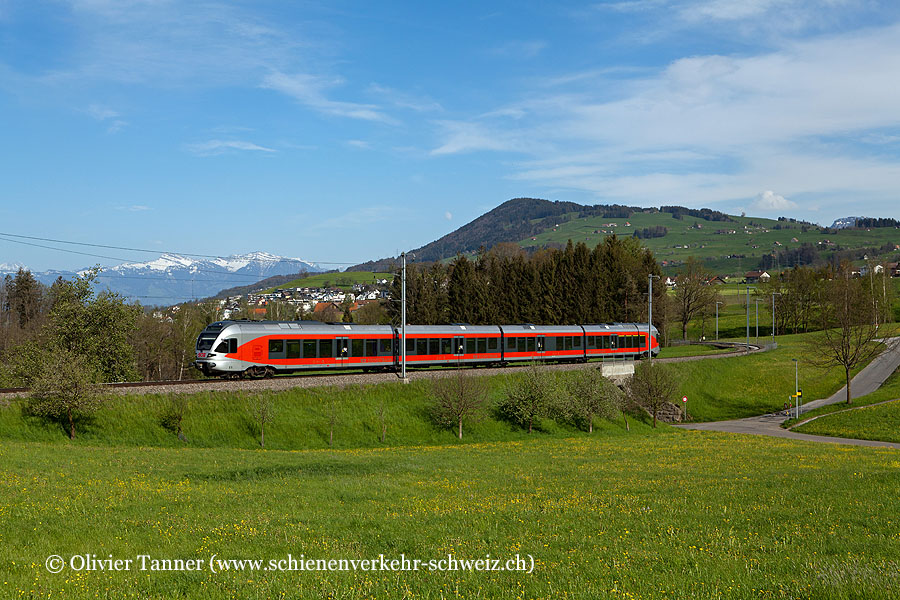 RABe 526 048 als S40 Rapperswil – Einsiedeln